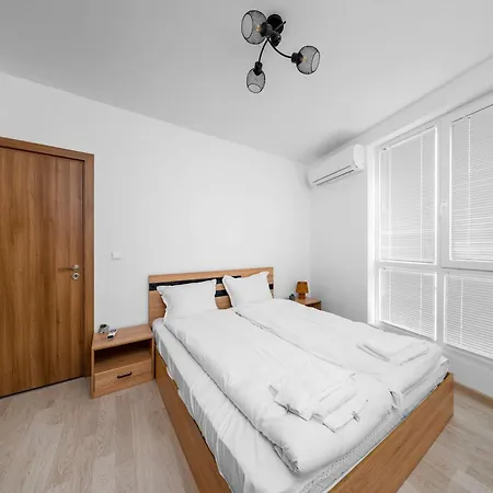 1br Flat Steps From Metro And Tram Stops By Flat Manаger דירה
