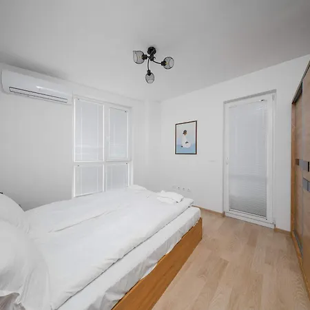 דירה 1br Flat Steps From Metro And Tram Stops By Flat Manаger