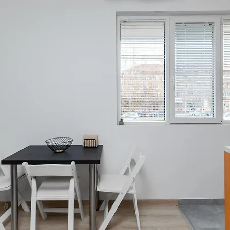 1br Flat Steps From Metro And Tram Stops By Flat Manаger דירה