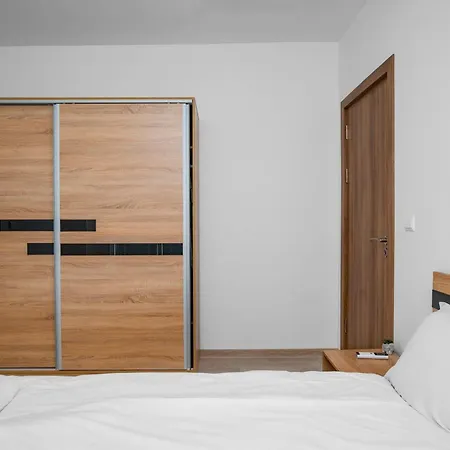 דירה 1br Flat Steps From Metro And Tram Stops By Flat Manаger