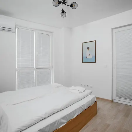 דירה 1br Flat Steps From Metro And Tram Stops By Flat Manаger