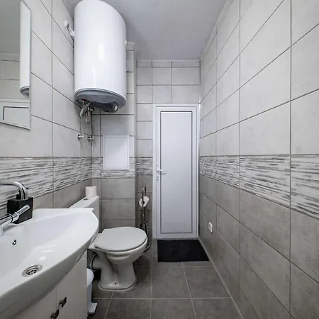 דירה 1br Flat Steps From Metro And Tram Stops By Flat Manаger
